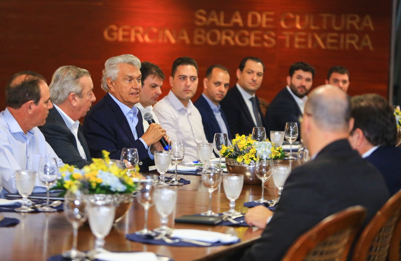 Caiado anuncia três primeiras obras com recursos do Fundeinfra