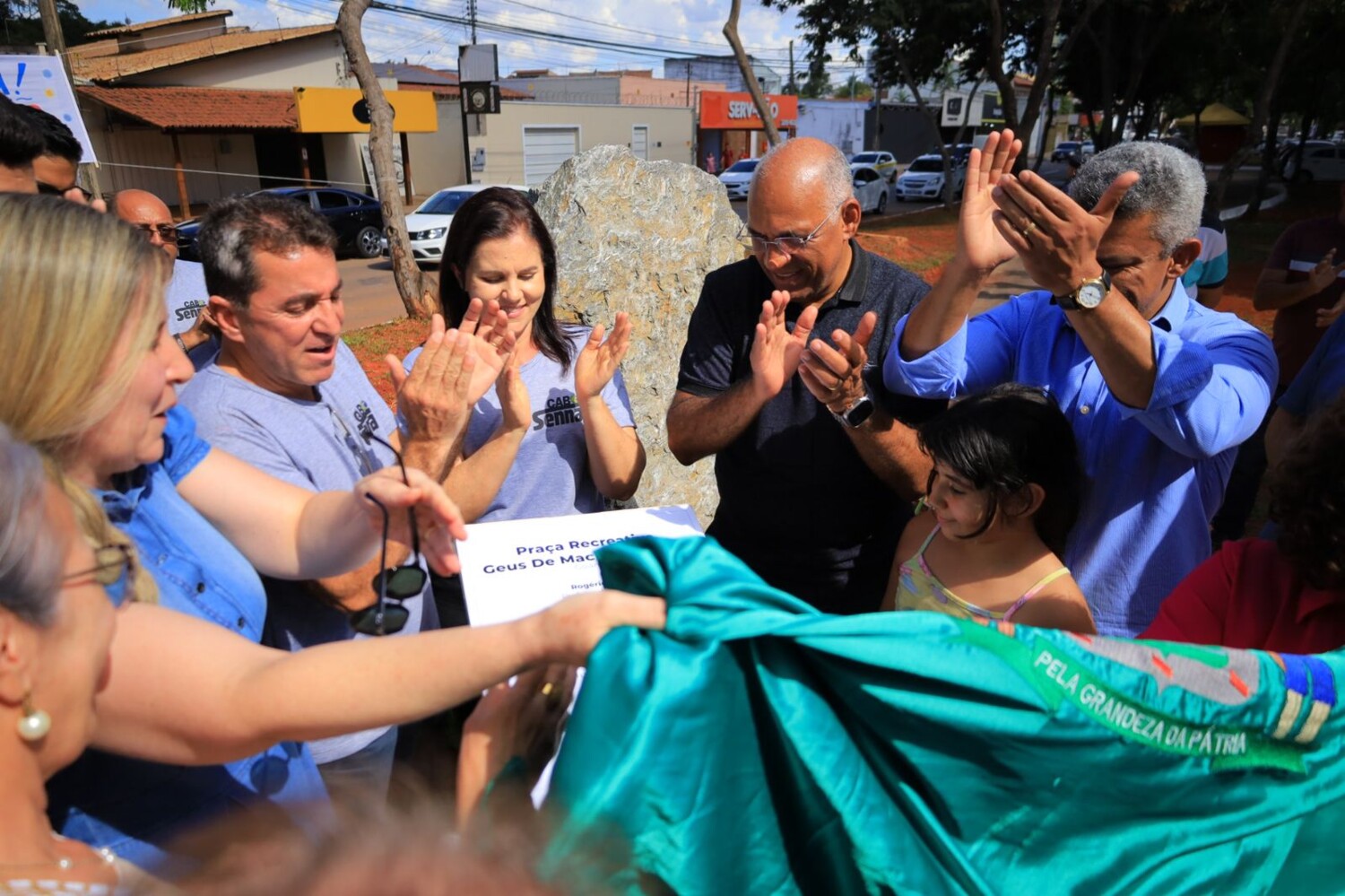 Rogério Cruz inaugura praças na Capital