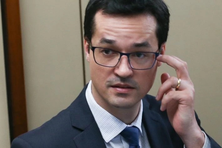 Cassado pelo TSE: Ex-deputado Deltan Dallagnol é aconselhado a sair do Brasil