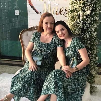 Família Schneersohn comemora sucesso da cirurgia oncológica de Chirles