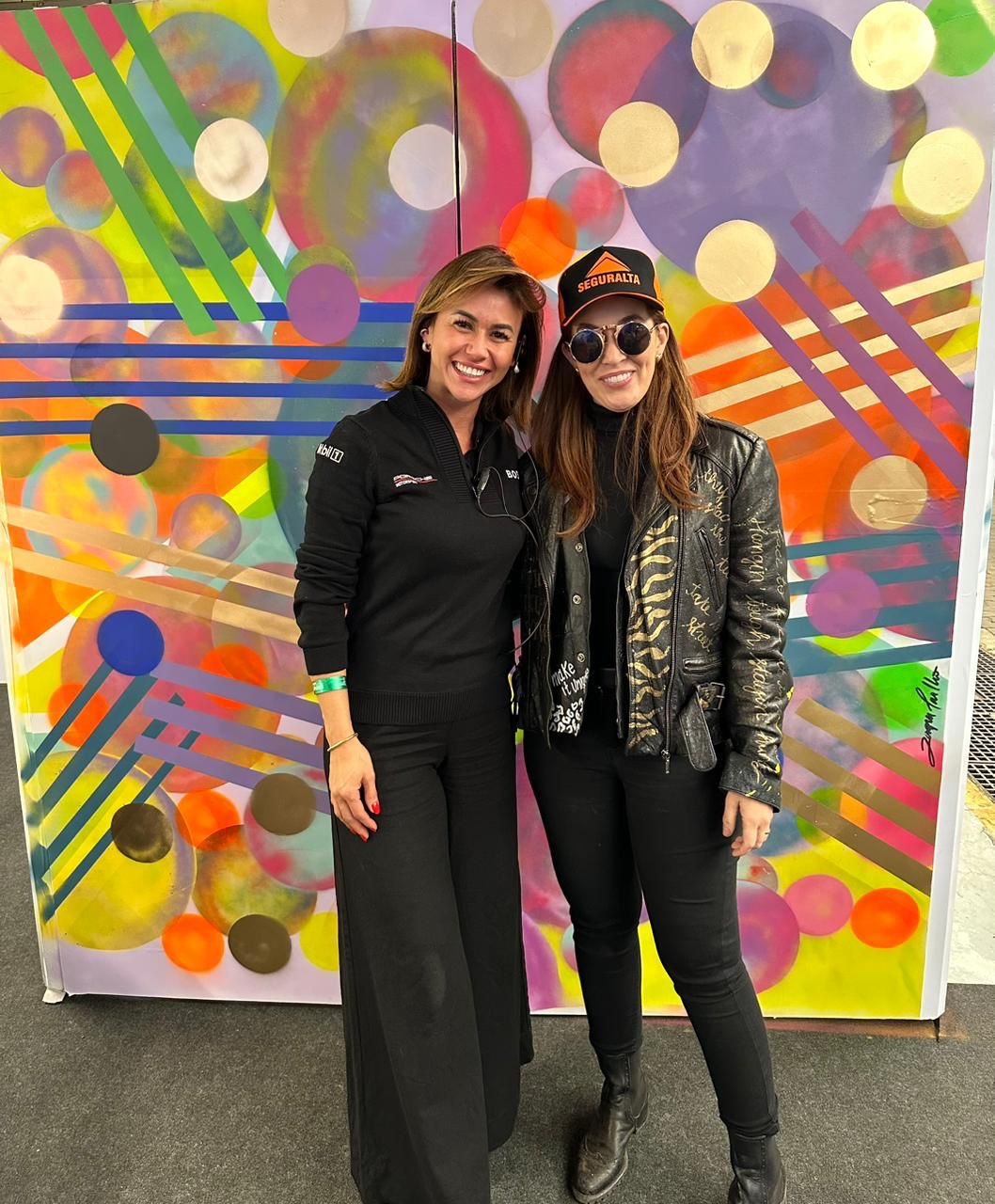 Jaque Carvalho é convidada para criar arte de Lounge na porsche Cup em comemoração aos 75 anos da Porsche