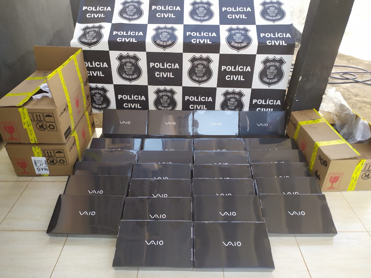 Homem é preso suspeito de clonar dados cadastrais e bancários de empresas, em Goiânia