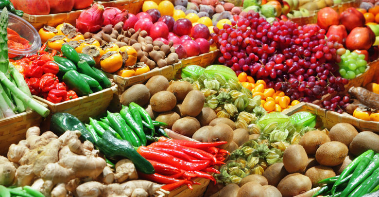 Paralização dos caminhoneiros começa a afetar seções de hortifruti de supermercados de Goiânia