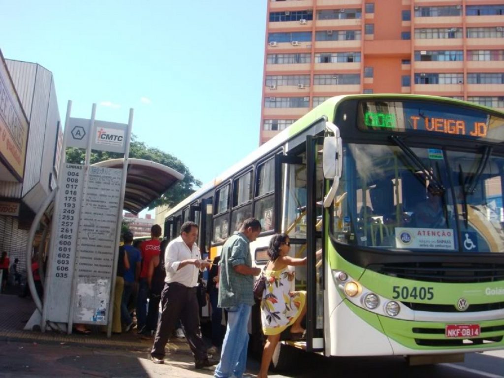 Prefeitura anuncia a construção e reforma de 723 pontos de ônibus em Goiânia