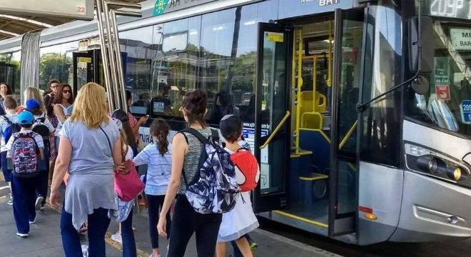 Governo pede que Supremo derrube decretos de vários estados que restringiram transportes