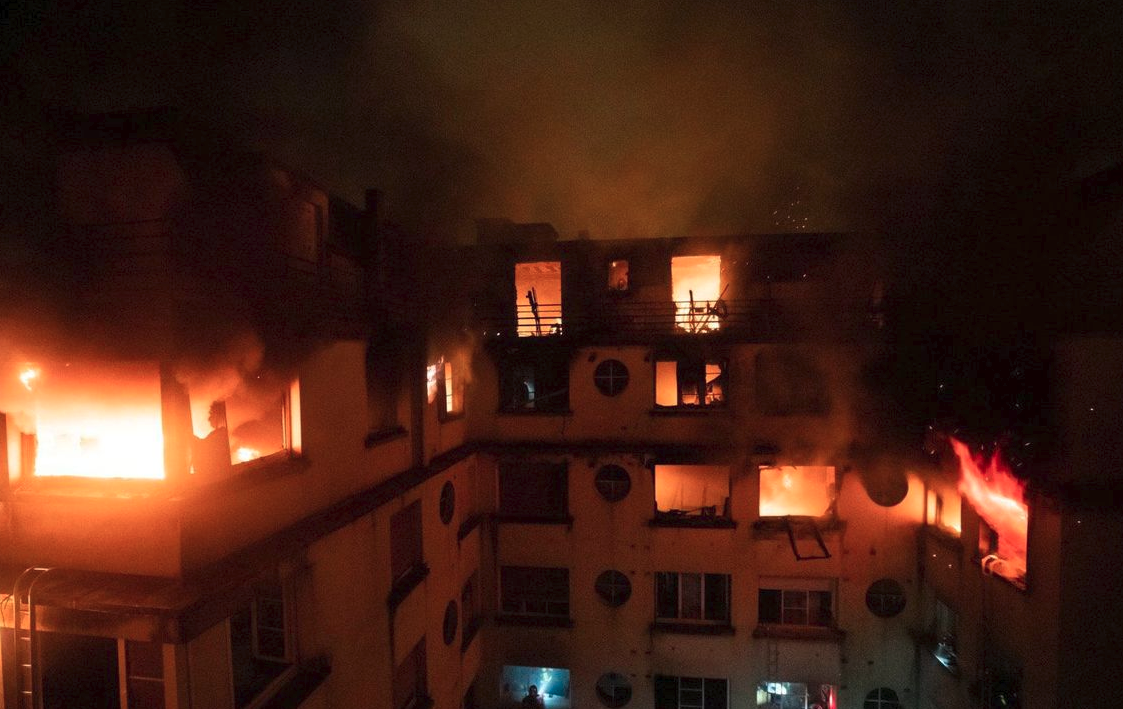 Incêndio deixa pelo menos oito mortos em Paris