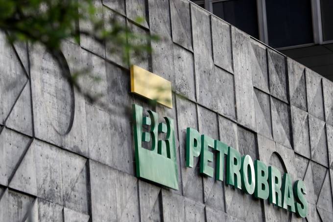 Tirar presidente da Petrobras é trocar 6 por meia duzia, diz conselheiro