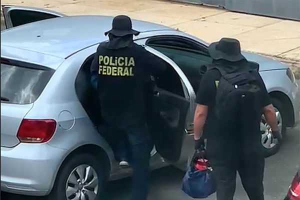Polícia Civil prende suspeito que usava colete falso da PF para assaltar casa em Lago do Sul