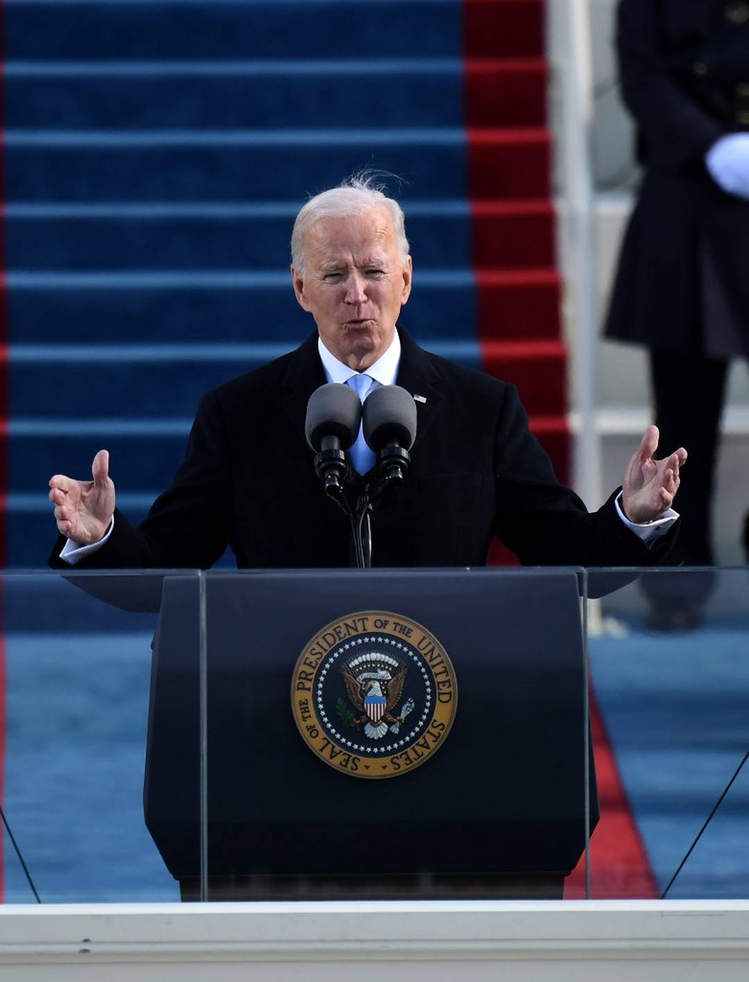 Joe Biden faz juramento e é empossado como 46º presidente dos EUA