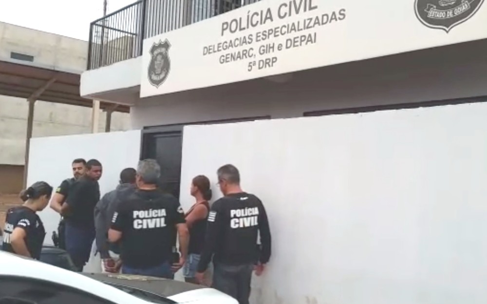 Quatro pessoas são presas suspeitas de matar homem com tijoladas na cabeça e facadas