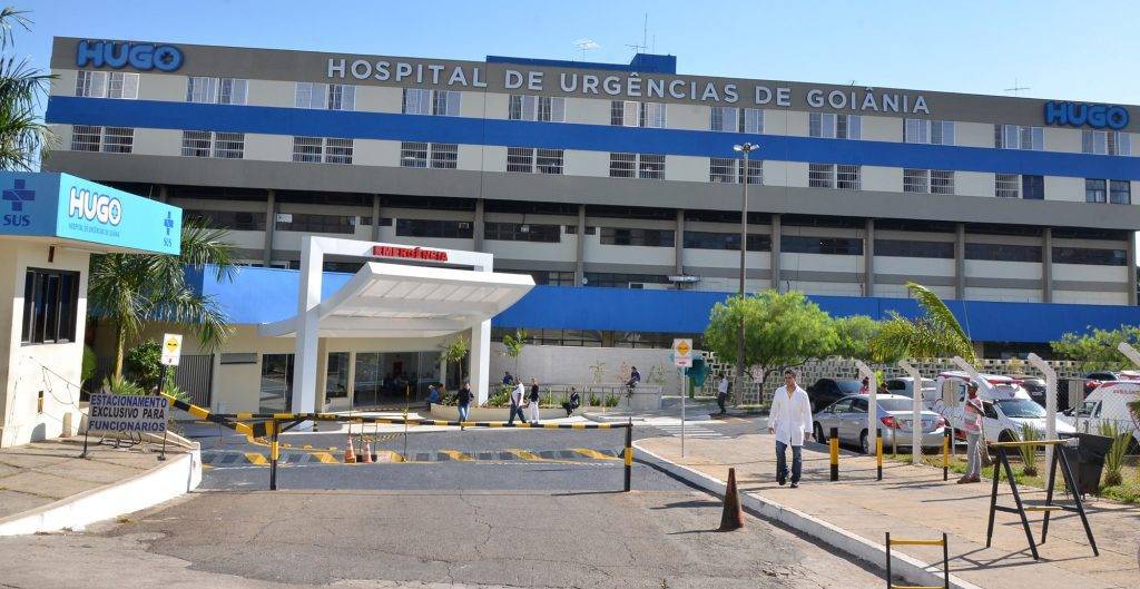 Hugo extrai pino alojado na região cervical de paciente