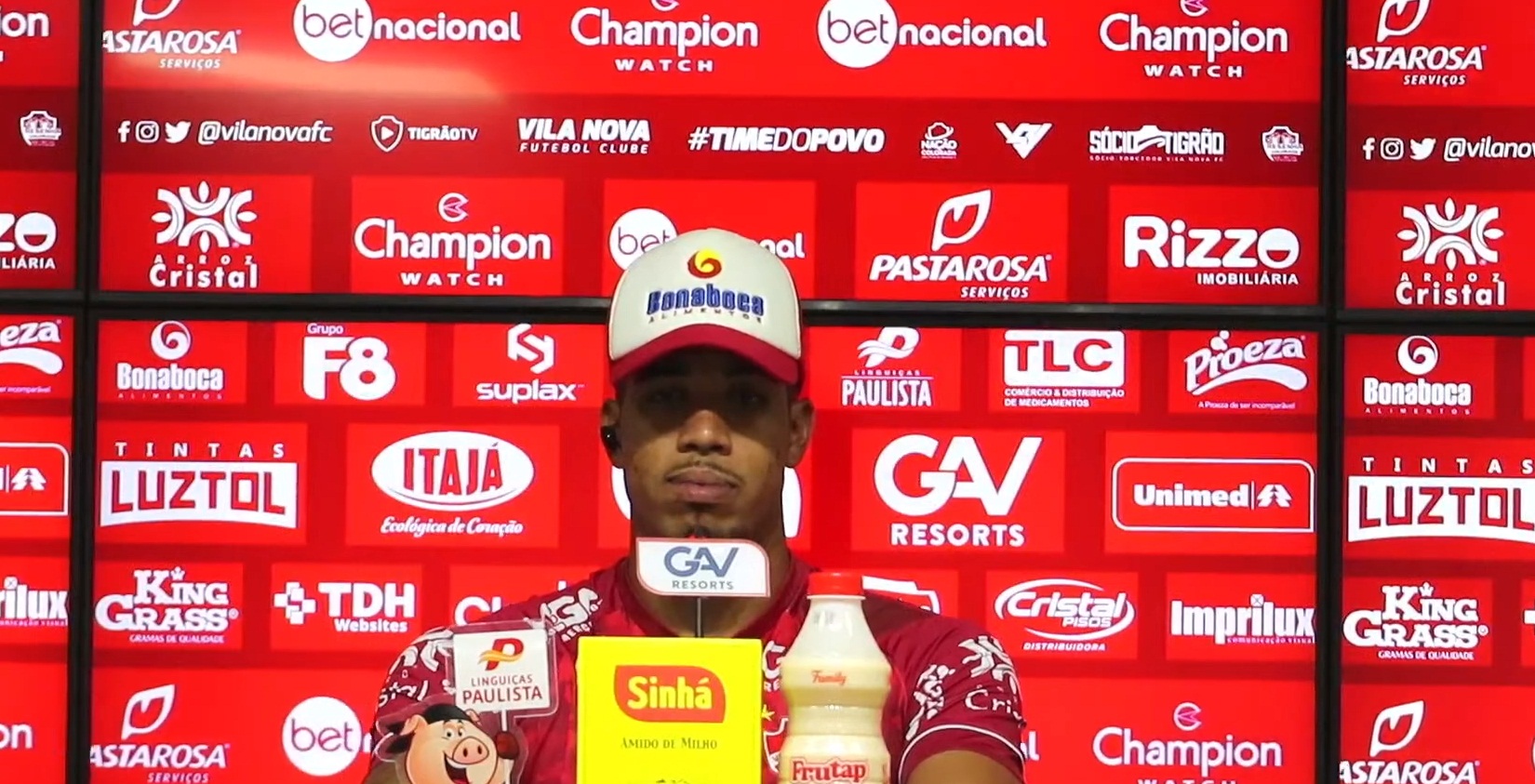 Vila Nova: Rafinha destaca a honra em poder disputar titularidade com Ralf