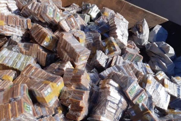Uma tonelada e meia de rapadura é apreendida em fábrica clandestina de Terezópolis de Goiás