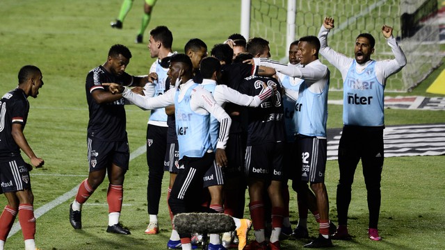 Goiás perde de virada para São Paulo no Morumbi