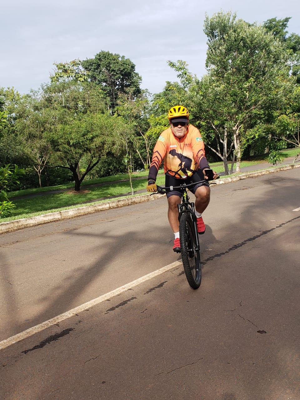 Pedalar ao ar livre, benefício para corpo e mente