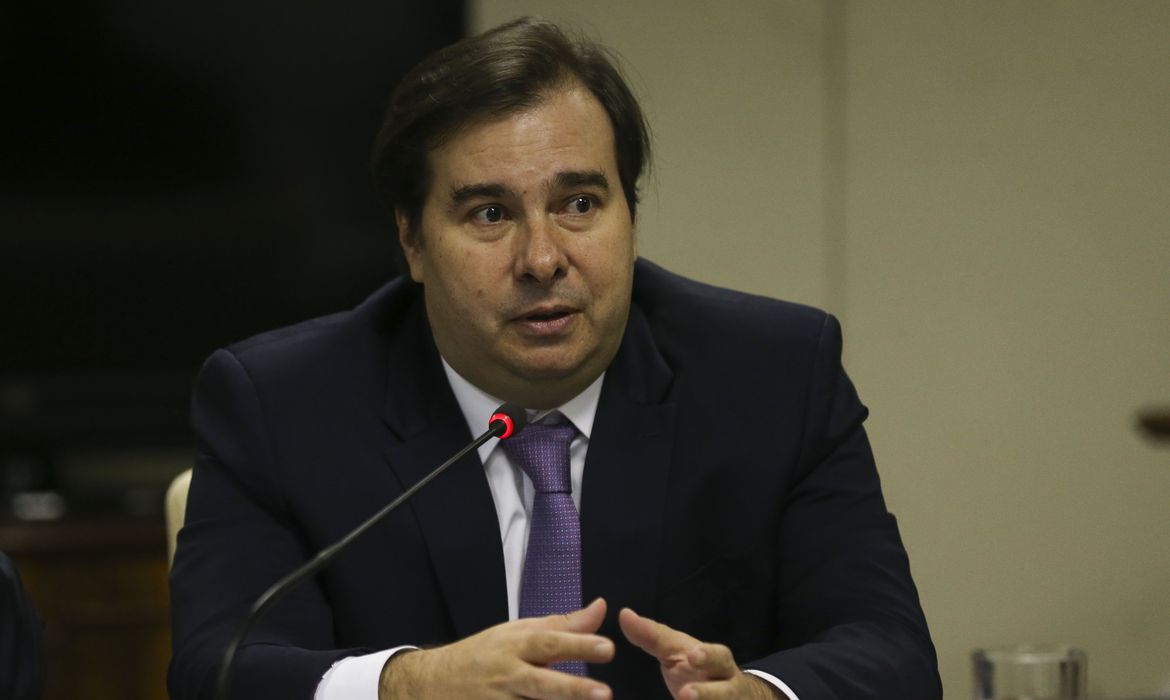 Maia e embaixador chinês discutirão impasse da importação de insumos para vacinas