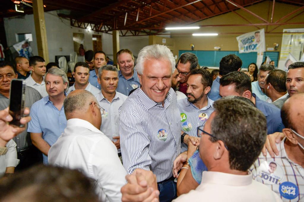 Caiado chega a 65,9% dos votos válidos e se aproxima de vitória no 1º turno