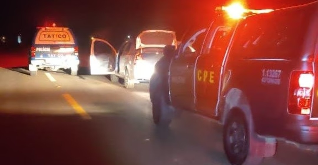Suspeitos de roubar veículos morrem em confronto com a PM