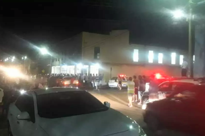 Homem assassina ex-namorada, invade igreja e mata mais três em MG