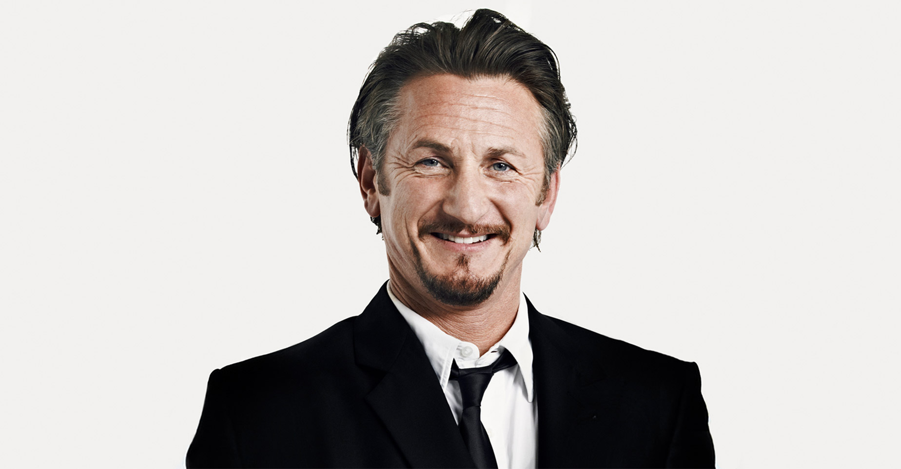 Para sair da Ucrânia, Sean Penn diz ter abandonado carro e caminhado 'por milhas'