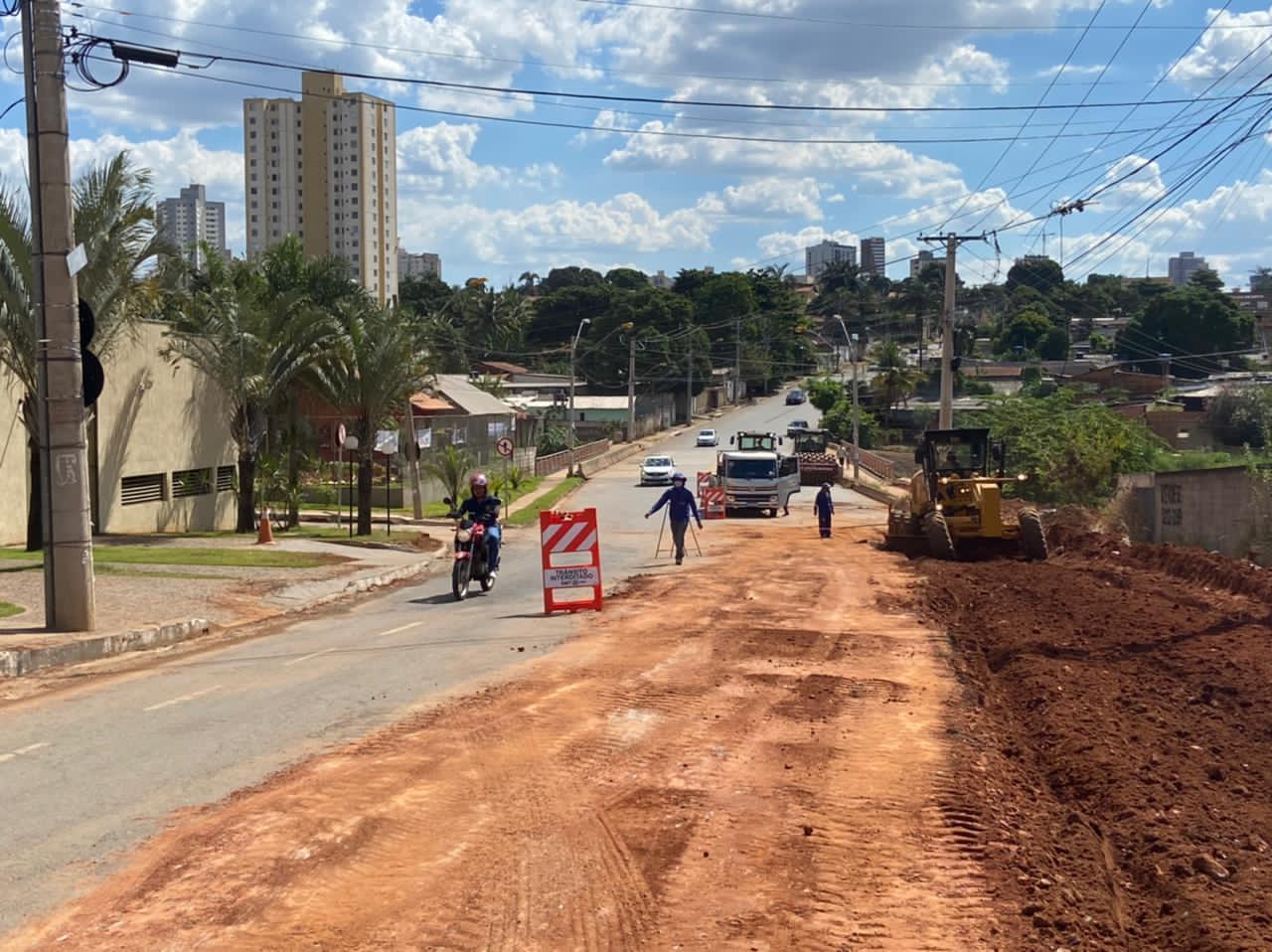 Seinfra inicia terraplanagem e pavimentação na Rua 1018/Avenida do Comércio