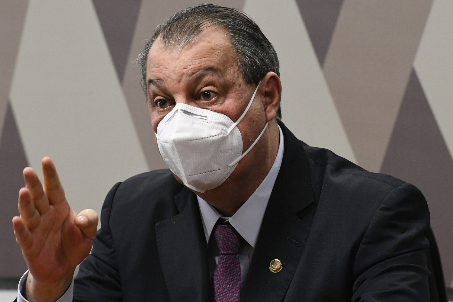 A corrupção faz com que o relator não indicie o governador, diz Omar Aziz