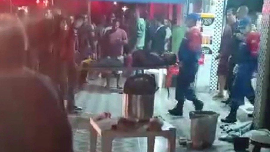 Sete pessoas foram baleadas em bar enquanto assistiam ao jogo do Flamengo no RJ
