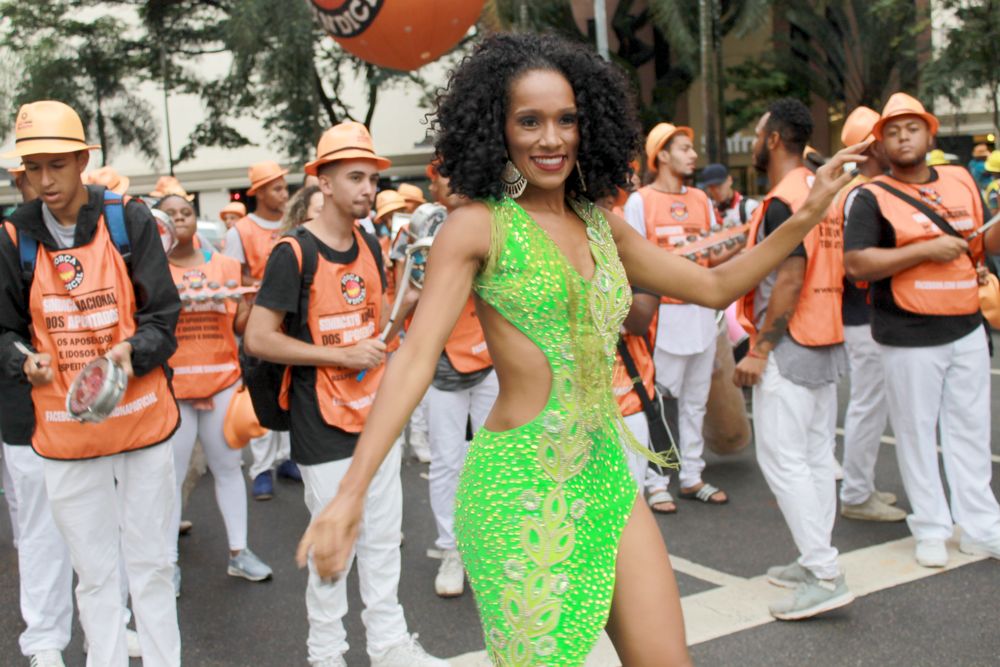 Carnaval terá festas privadas com DJs e shows