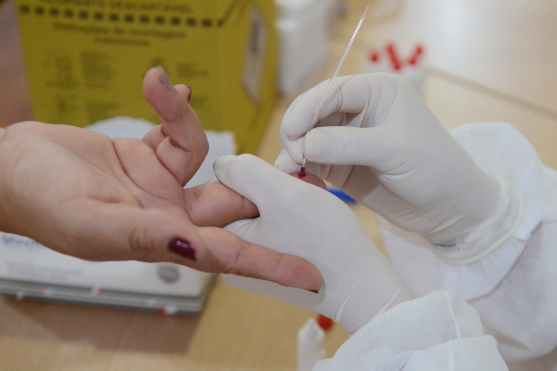 OMS: casos globais de covid aumentam há 9 semanas seguidas e mortes, há 6 semanas