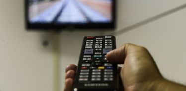 Lei facilita cancelamento de assinatura de TV paga