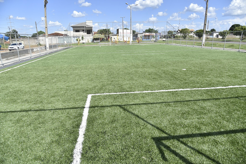 População do Setor Mansões Paraíso é beneficiada com novo Campo de Futebol Society