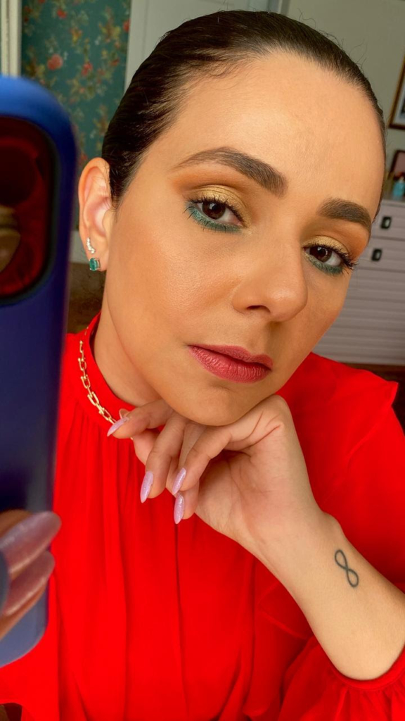 Quer arrasar nas festas de fim de ano? Influencer Priscila Miguel ensina passo a passo de três maquiagens