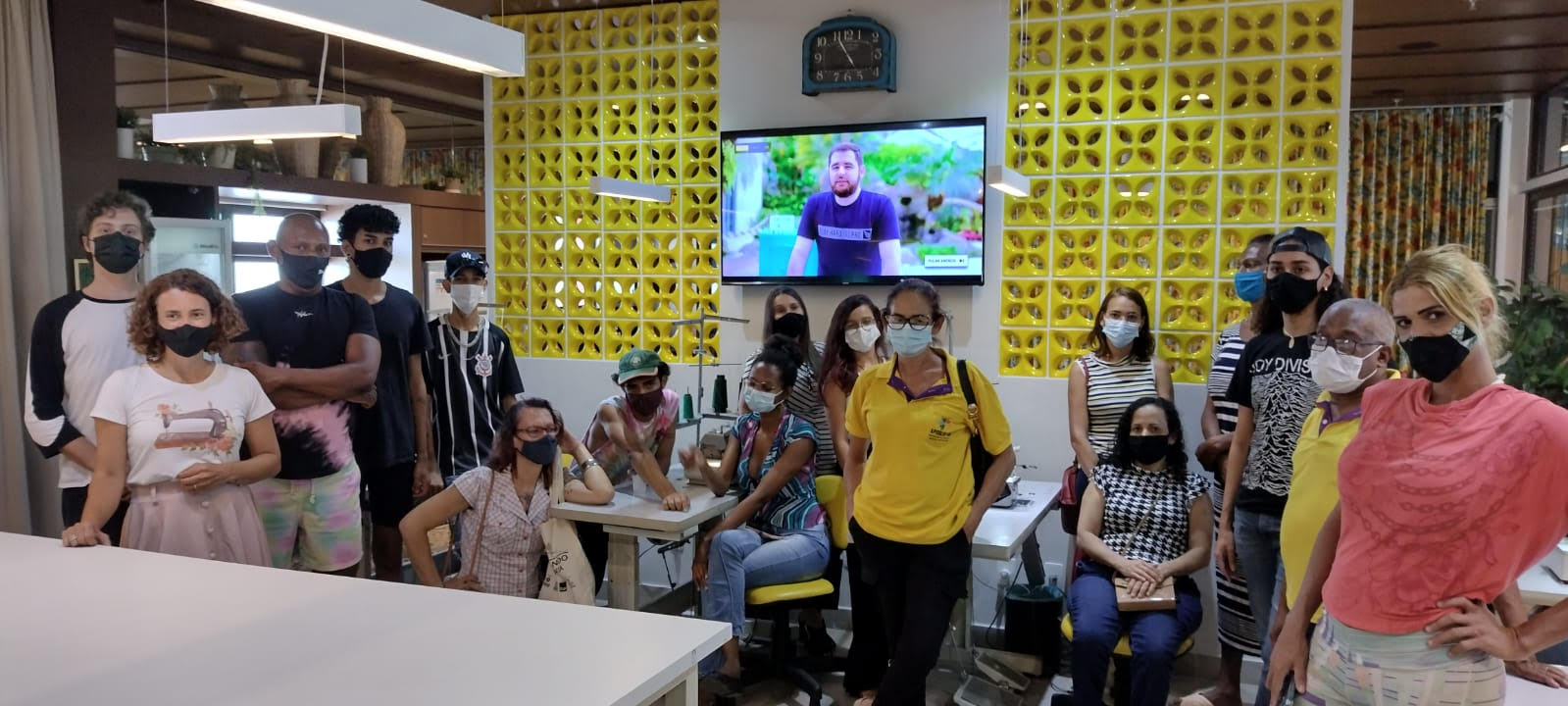 Clube de Costura recebe visita de integrantes do ‘Projeto Costurando Cidadania’, programa voltado para a comunidade LGBTQIA+