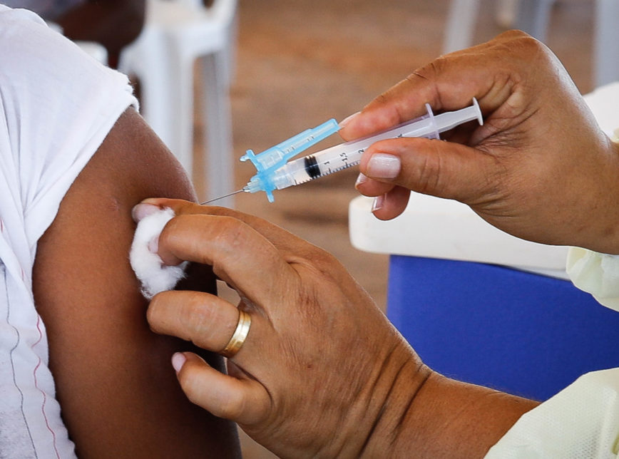 Goiás aplicará reforço de vacina contra a Covid-19