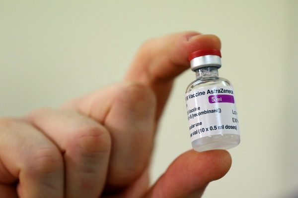 Doses da vacina vindas da Índia para o Brasil, podem sofrer atrasos na entrega