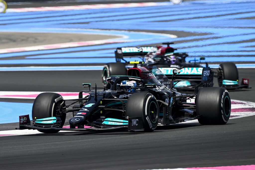 Bottas lidera dobradinha da Mercedes no primeiro treino livre para o GP da França
