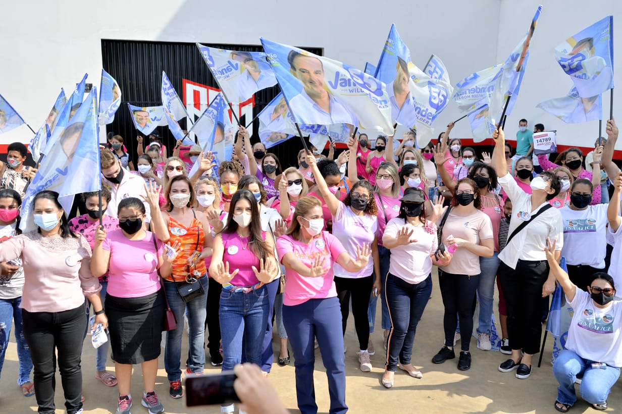 Batalhão de mulheres reforça campanha de Vanderlan na reta final