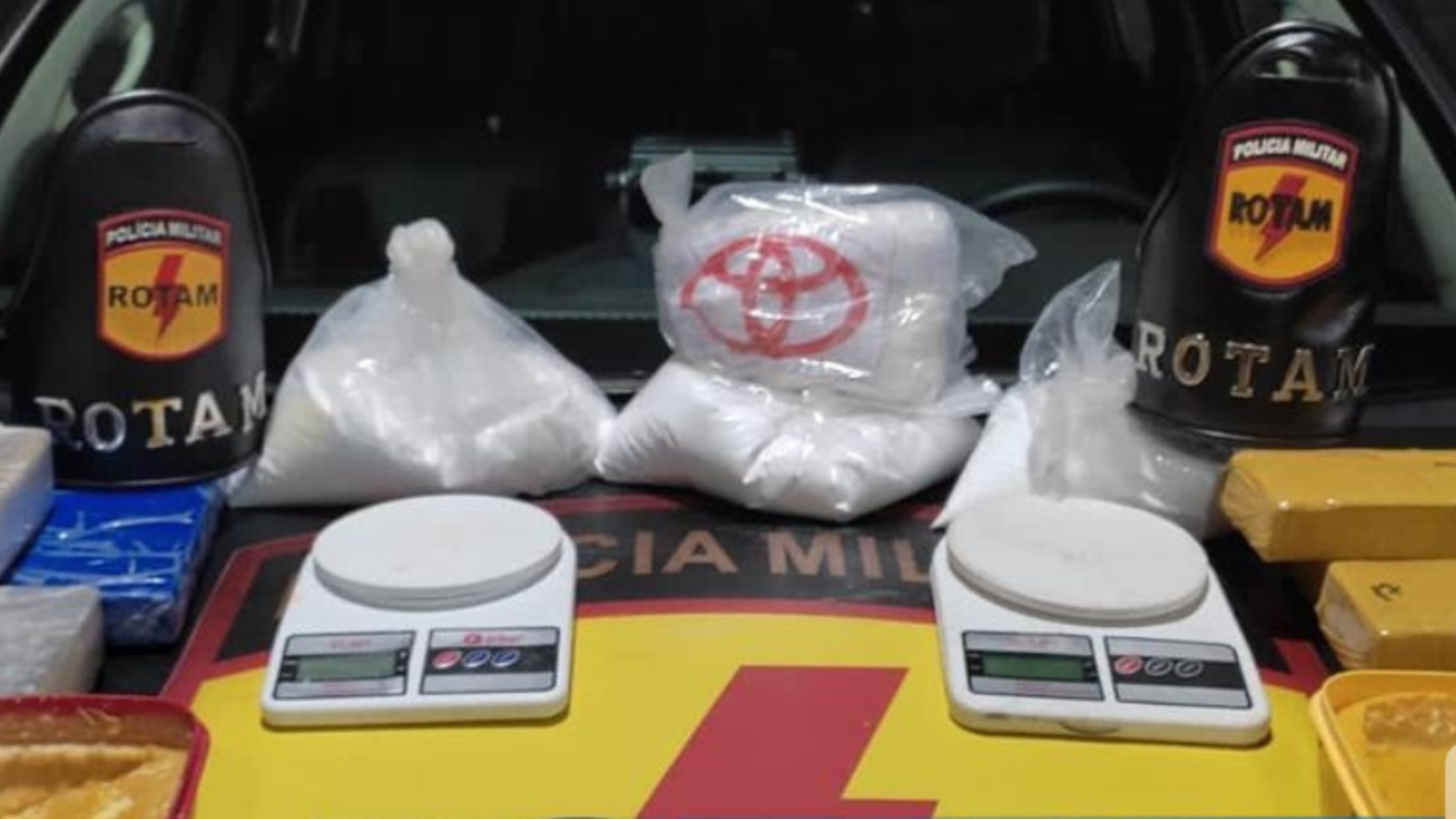 ROTAM prende suspeito e desarticula um laboratório de drogas