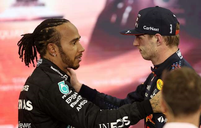 Verstappen mostra respeito por Hamilton após título: 'Fiquei sentido por ele'