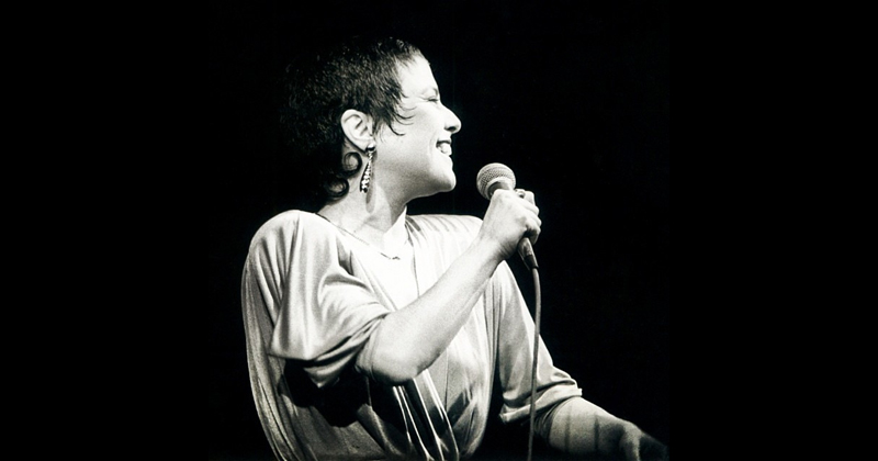 Após 40 anos de sua morte, voz de Elis Regina ainda ressoa como um potente instrumento artístico