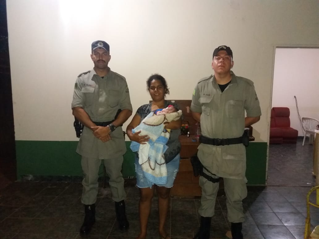Recém-nascida engasga e é salva por Policiais Militares