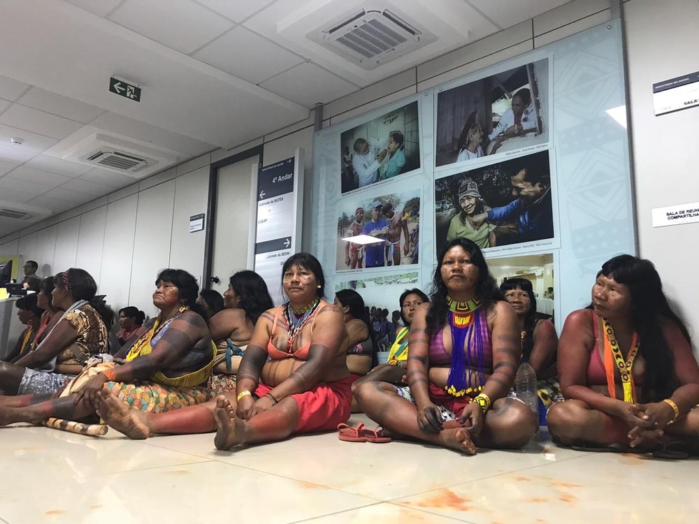 Em oposição ao desmonte de Secretaria, mulheres indígenas ocupam prédio do Ministério da Saúde