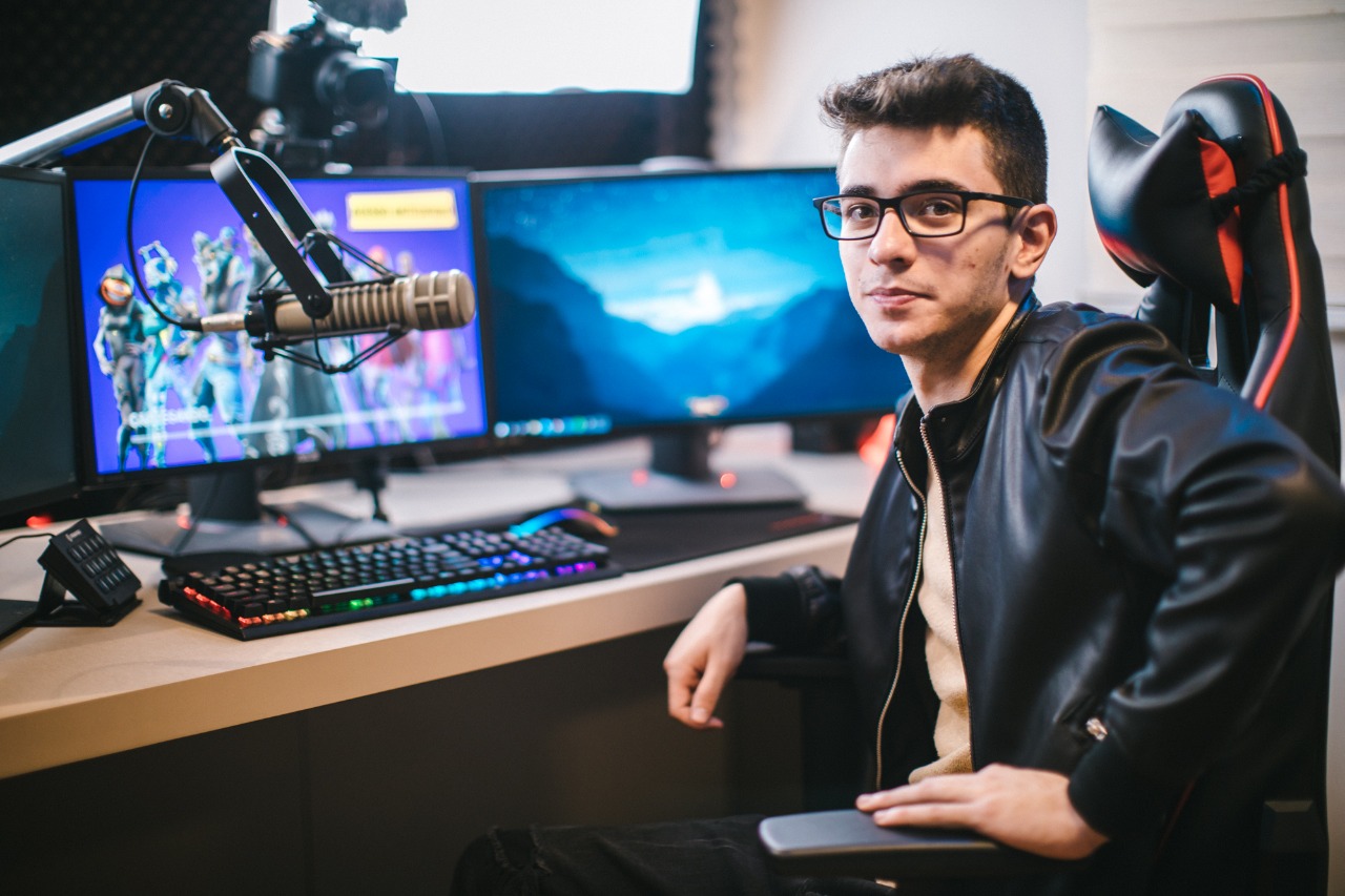 Flakes Power, sucesso do YouTube, se apresenta em Goiânia