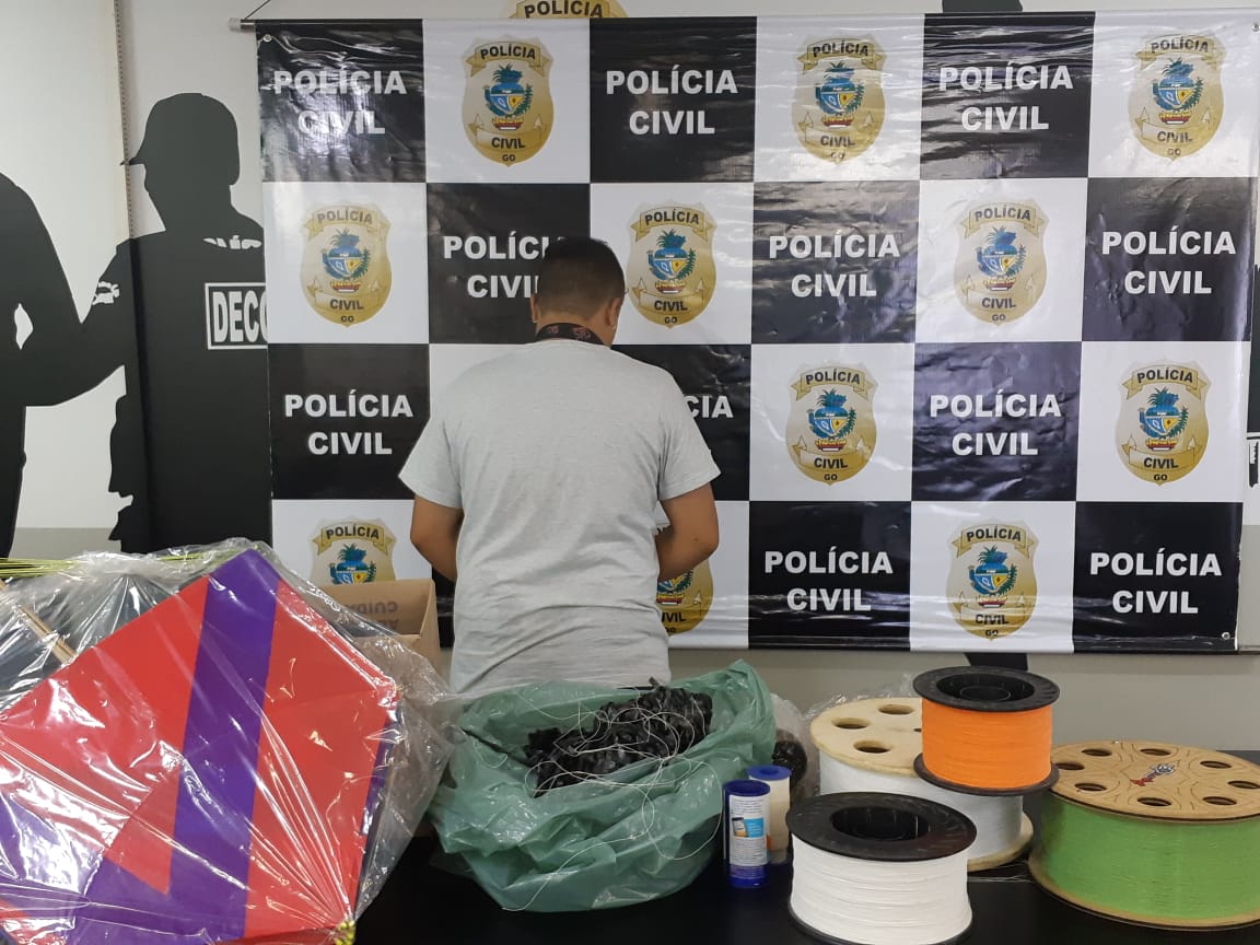 Homem é preso vendendo linha chilena, em Goiânia