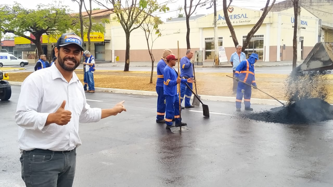 Tiãozinho Porto acompanha obras que atingem 27 bairros da região leste