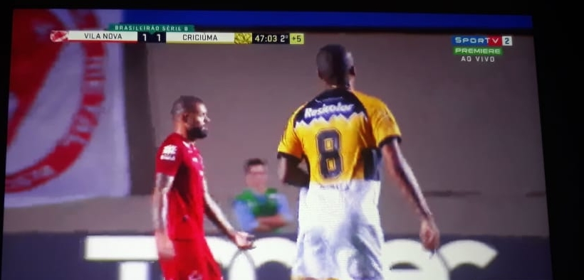 Vila Nova sai na frente, mas cede empate