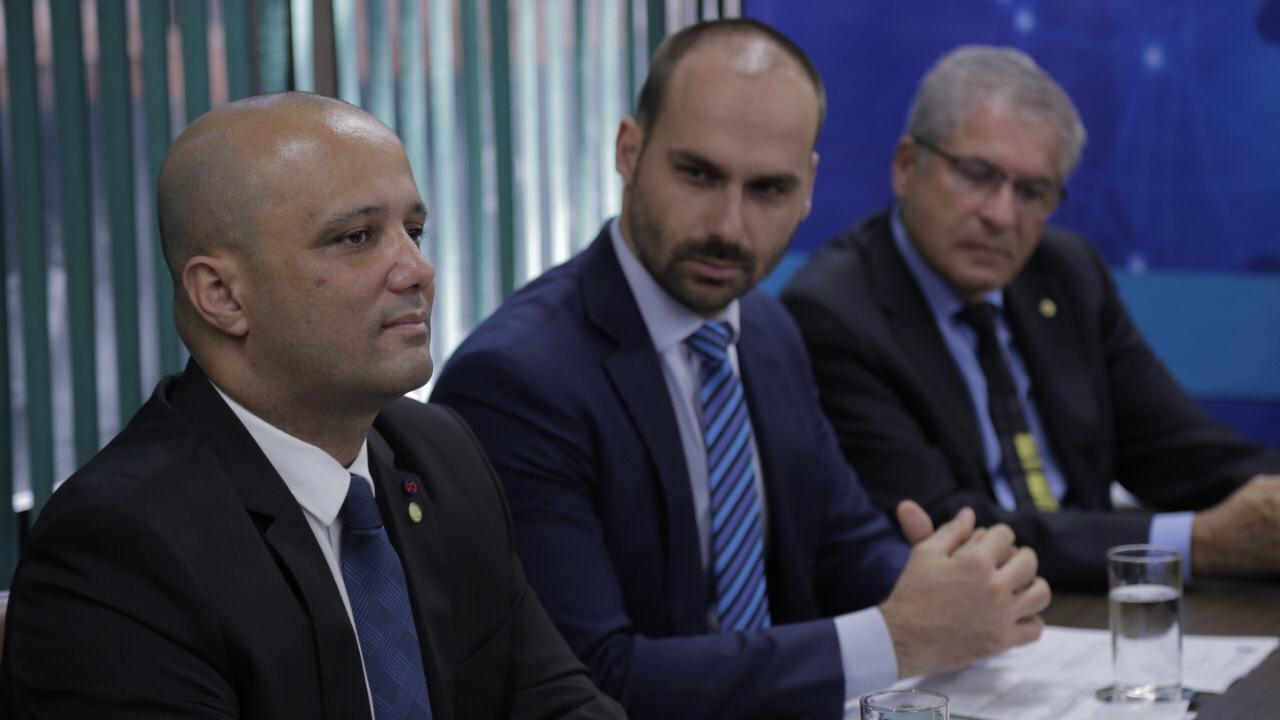 Deputado Vitor Hugo assume a presidência do Grupo Parlamentar de Amizade Brasil-OCDE