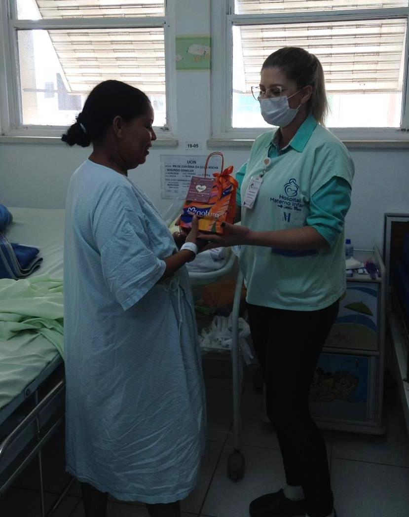 HMI homenageia mamães internadas