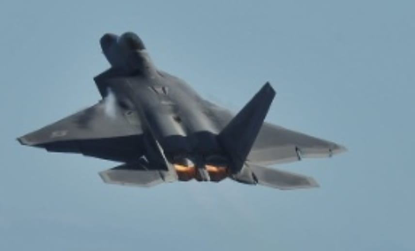 Caça F-22 caí na Flórida (EUA) durante treinamento