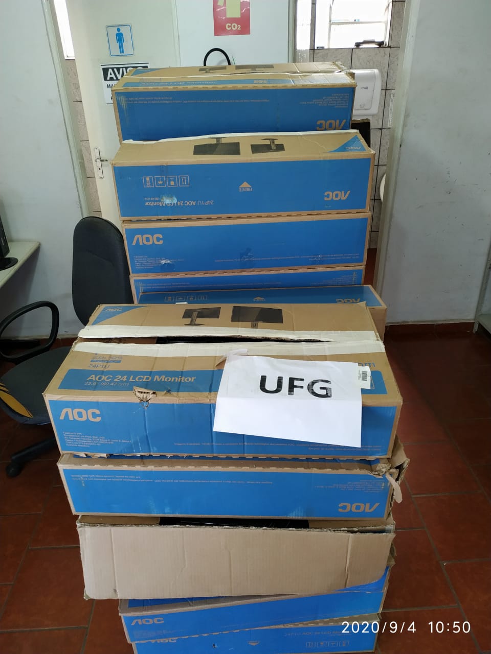 TJGO doa computadores para alunos carentes da UFG